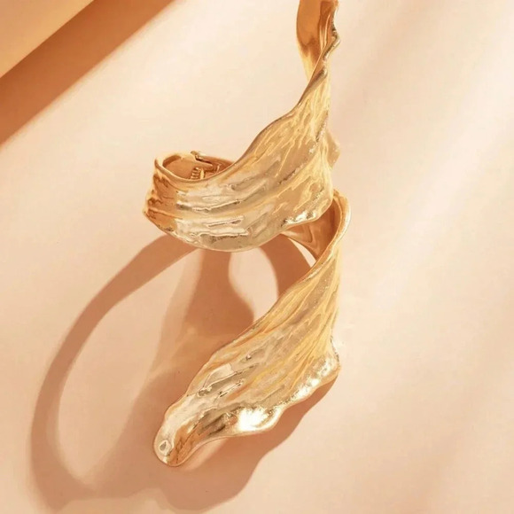 Gold-Colored Preppy Women's High-End Metal Open Bangle Bracelet - Picture 8 of 13